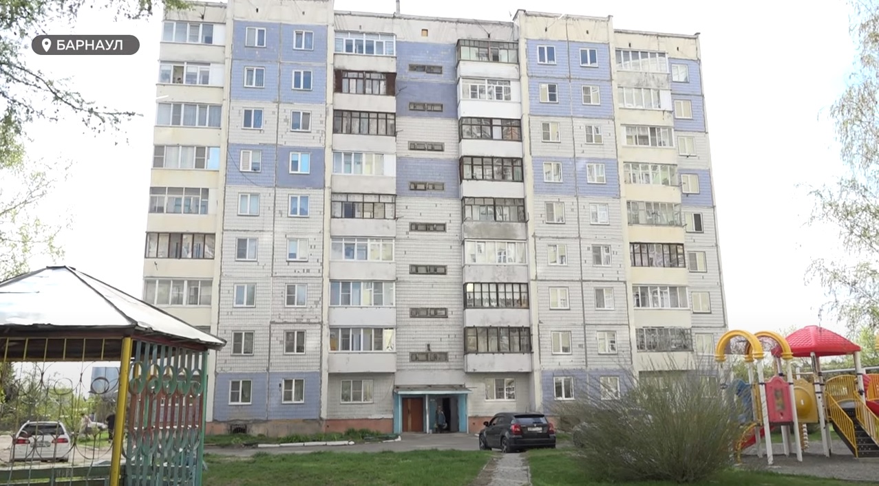 Барнаульской сироте-колясочнице выдали квартиру на 9-м этаже без лифта