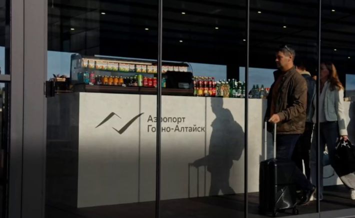Павильон ожидания в аэропорте Горно-Алтайска
