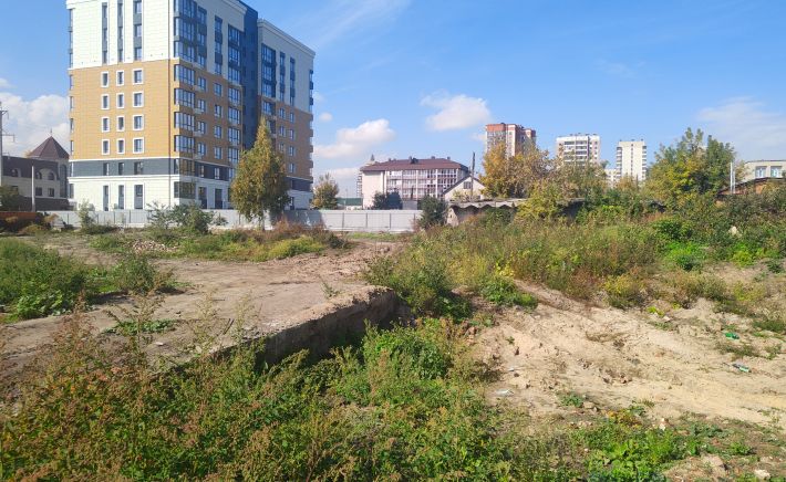 Участок под застройку на углу пр. Комсомольского и ул. Пушкина 