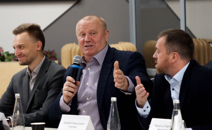 Валентин Дрюпин (представляет ГК "Союз"), Юрий Гатилов, руководитель ГК "Жилищная инициатива", Андрей Суртаев, руководитель ГК "Алгоритм"