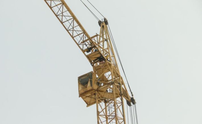 Стройка. Строительный кран
