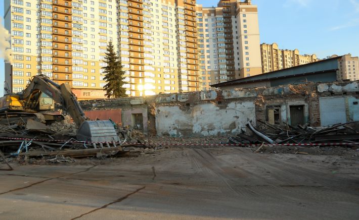 Льва Толстого, 1