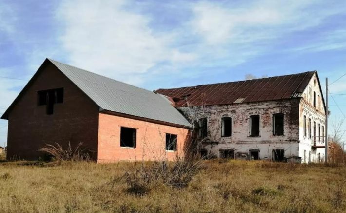 Винокуренный завод купца Поскотинова в Баюновских Ключах. 2022 год
