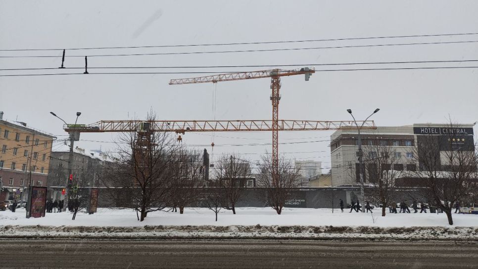 Башенный кран на пр. Ленина, 55 (ЦУМ)