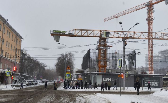 Башенный кран на пр. Ленина, 55 (ЦУМ)