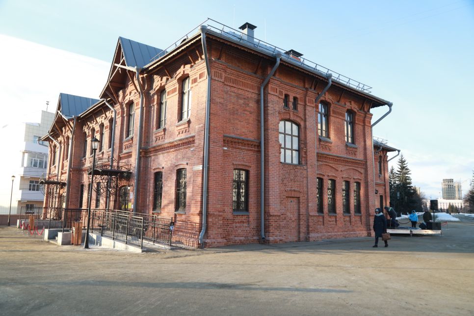 Здание Музея военной истории на пр. Комсомольском, 73б