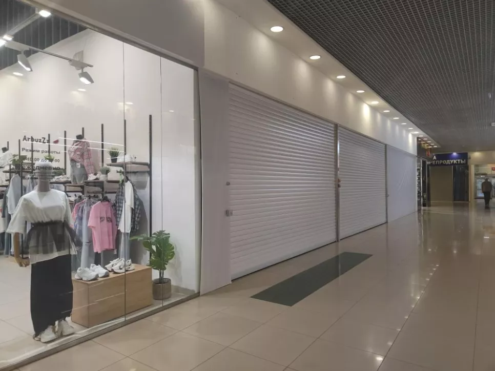 ТЦ "Лето". Площадка, которую занимал магазин Kari 