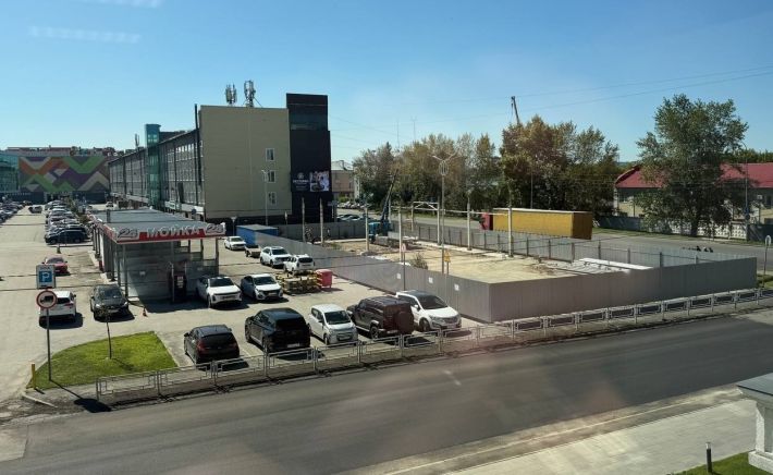 Монтаж павильона около ТРЦ Galaxy 