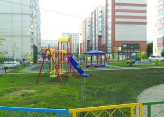 Современный игровой комплекс, торжественное открытие которого состоялось 22 сентября 2013 года, расположен во дворах домов по адресу: ул. Взлетная, 45-а и 45-в. 