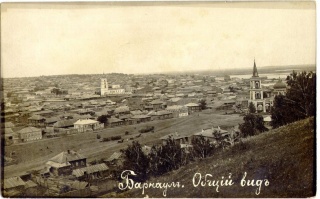 Храм Дмирия Ростовского здесь еще хорошо виден (в центре фото)