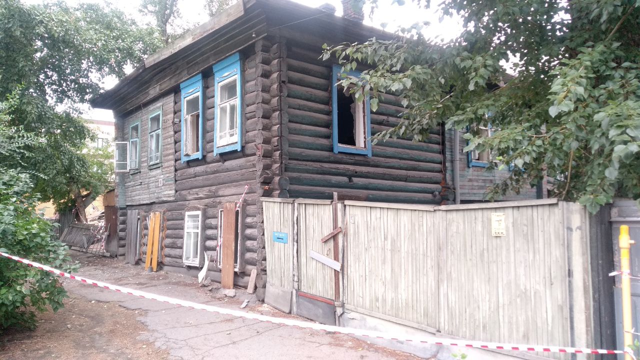 В центре Барнаула расчищают новую площадку под многоквартирный дом