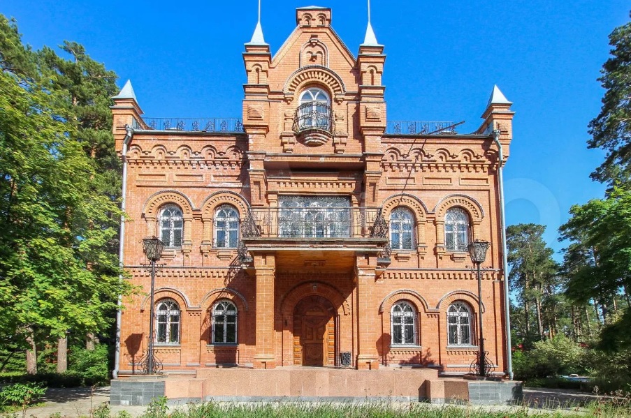 Барнаульский девелопер купил особняк в бору, чтобы строить многоквартирный дом