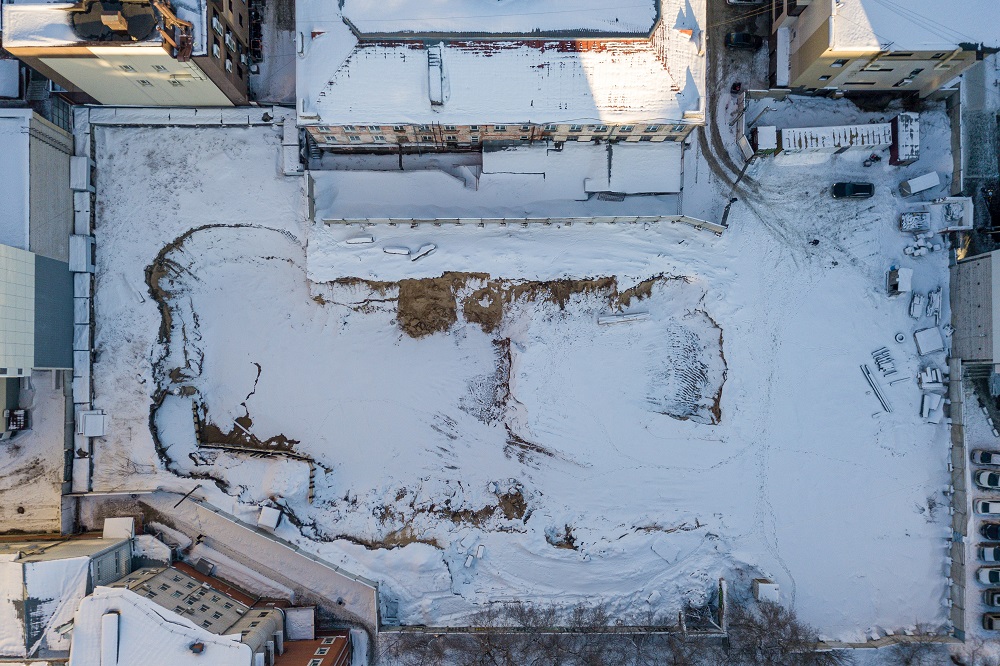 Площадку под 25-этажку в центре Барнаула разморозили спустя 10 лет