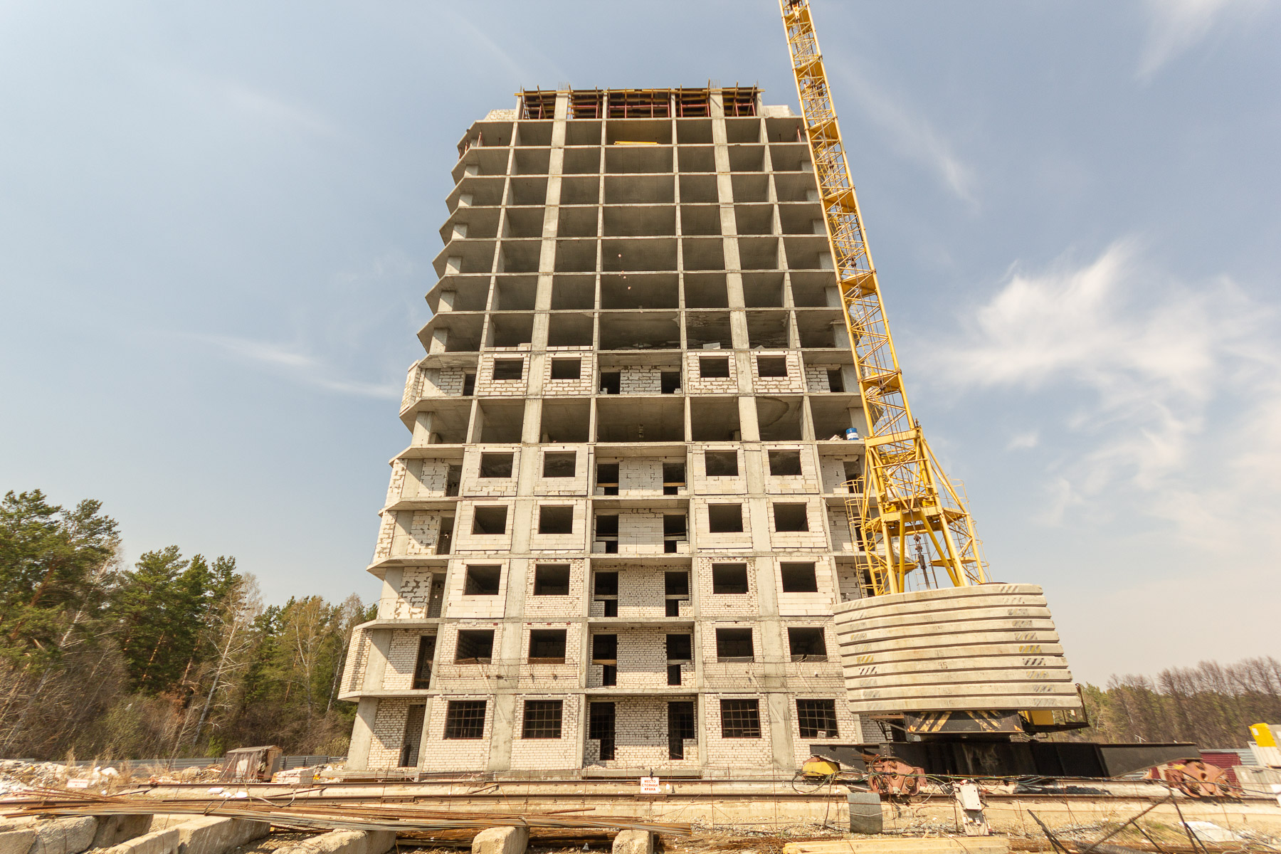 Продажи и объемы строительства жилья на Алтае упали на 30-40%