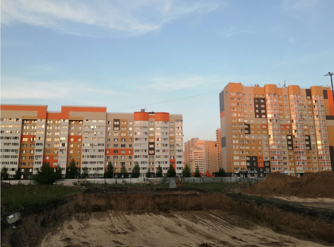 Ракшины начали строить стеклянную 9-этажку на окраине Барнаула
