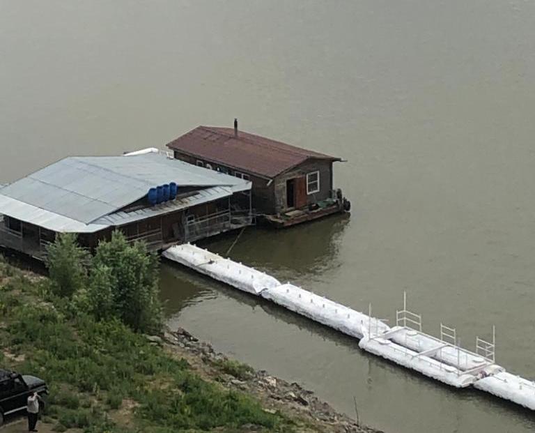 Собственник рассказал, зачем установил плавучую баню на реке Обь в Барнауле