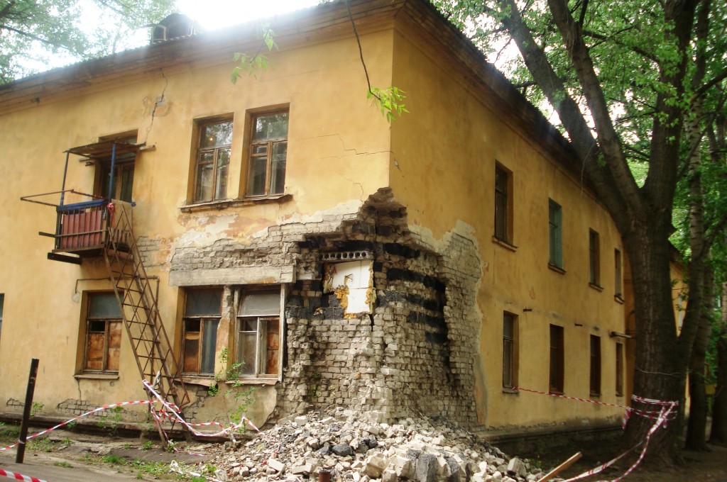 Жильцы аварийных домов в Барнауле не могут купить квартиры на компенсации