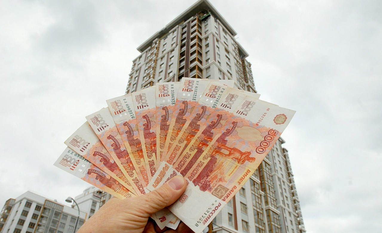 Сколько жителю Алтайского края копить на квартиру в Москве?