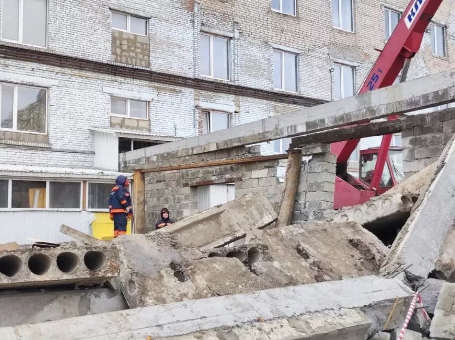 В Барнауле рухнуло самовольно строящееся здание. Погибли двое рабочих