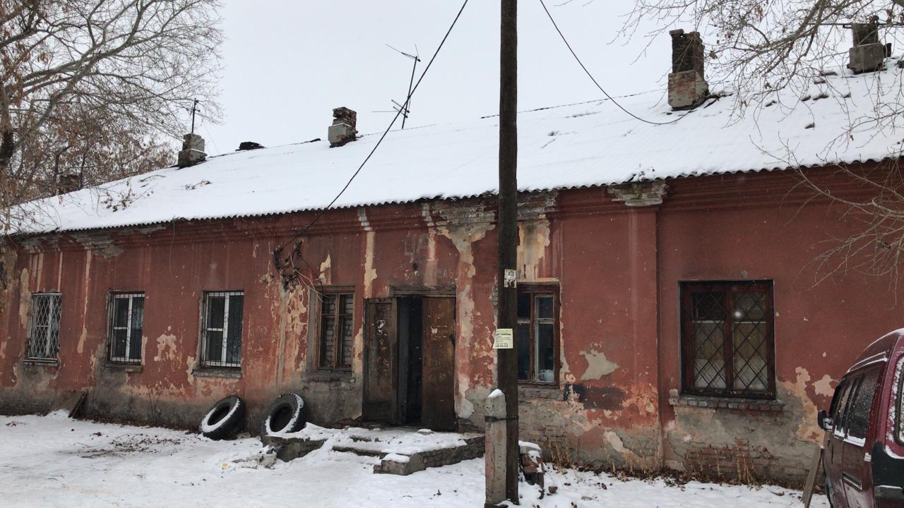 Пенсионерку в Барнауле уже 20 лет переселяют из одного аварийного дома в другой
