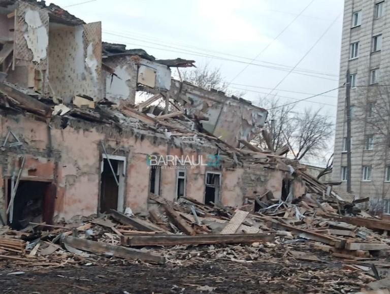 Барнаульцы живут в кошмаре из-за медленного сноса соседних домов
