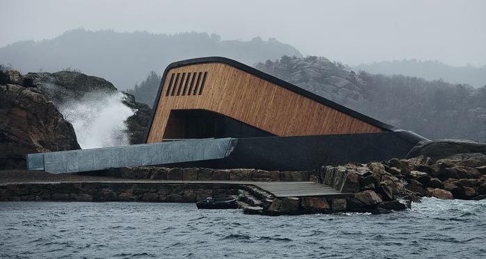 Ресторан под водой построили в Норвегии
