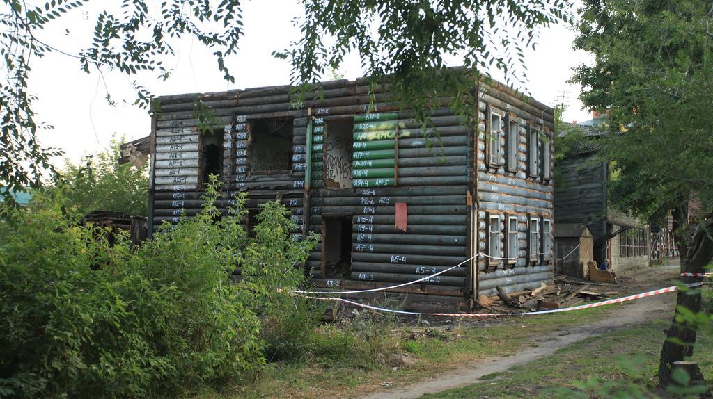 Деревянные дома в Барнауле переносят, чтобы освободить землю под новую застройку