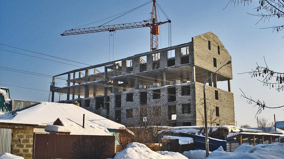 Уникальный дом с двухуровневыми квартирами возвели в Барнауле