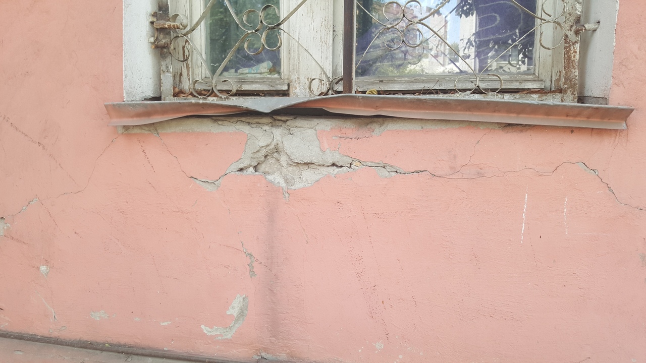 Барнаульского чернобыльца выселяют из аварийного дома в такой же разрушающийся