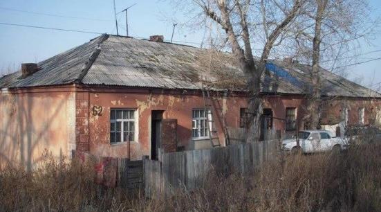 Риэлторы в Барнауле продают старое жилье переселенцам из аварийных домов