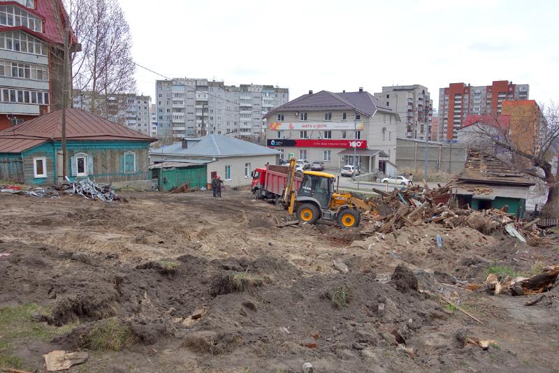 Начинающий застройщик готовит землю под высотки рядом с судом в Барнауле