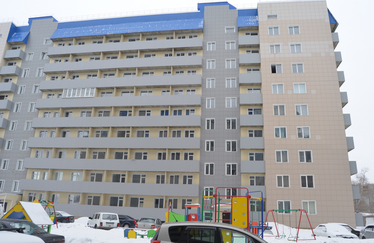 Жильцам аварийных домов в Бийске выдали квартиры в новостройках