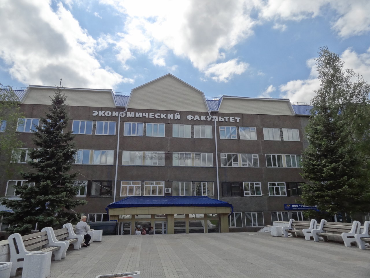Здание обанкротившегося вуза выставили на торги в Барнауле