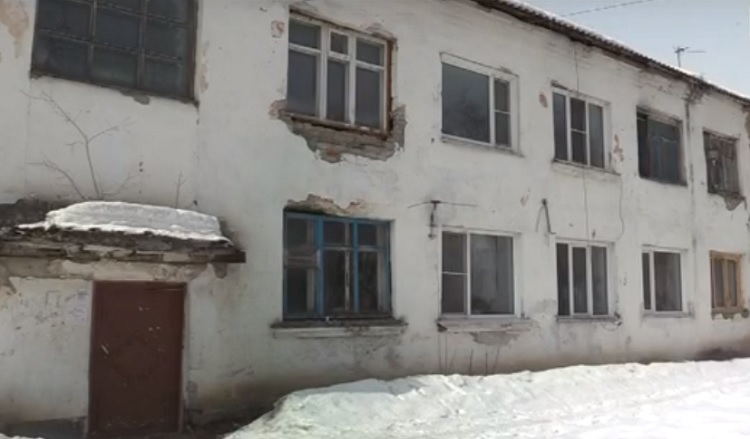Жильцы аварийного дома в Барнауле отказались от расселения