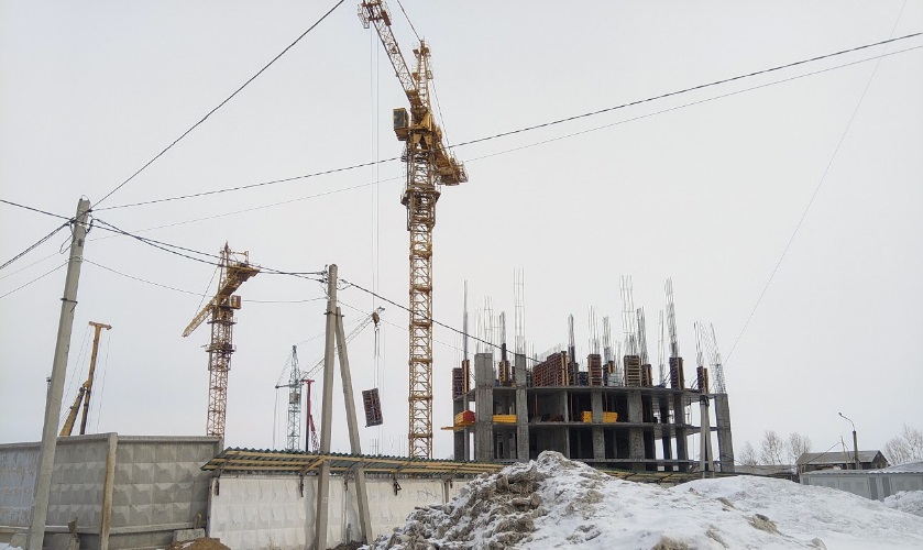 С застройщика 24-этажки в Барнауле требуют 200 000 руб. за перекрытый доступ к Оби