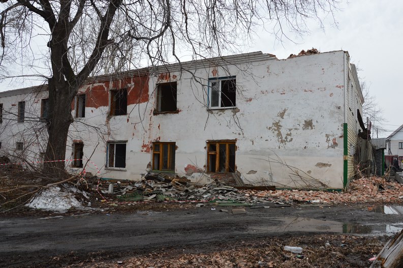 Риэлторы в Барнауле продают старое жилье переселенцам из аварийных домов