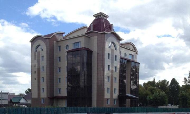 Элитную гостиницу со шпилем и высотным рестораном продают в Рубцовске