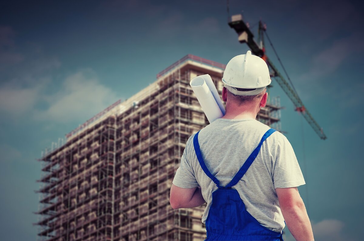 Начинающие строители в Барнауле не могут официально трудоустроиться