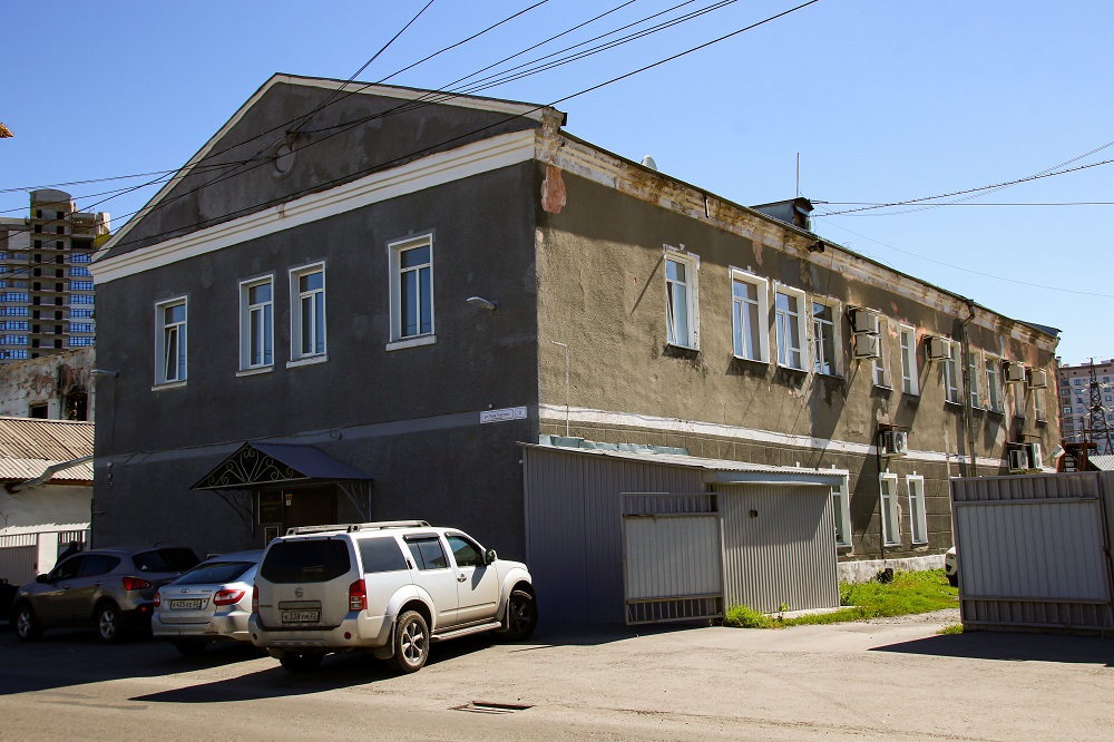 В историческом центре Барнаула реконструируют старое здание