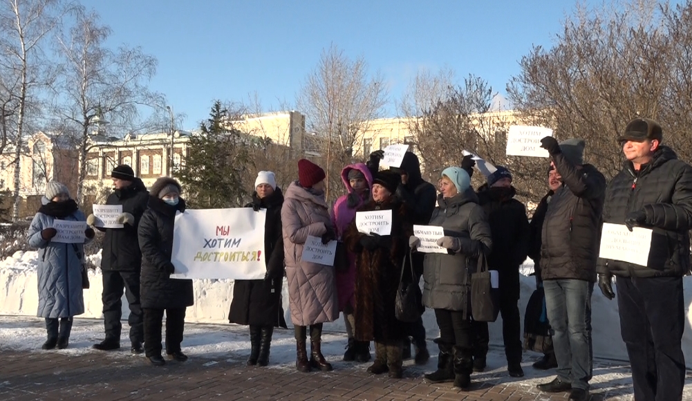 Дольщики, которые семь лет ждут квартир, устроили пикет в Барнауле