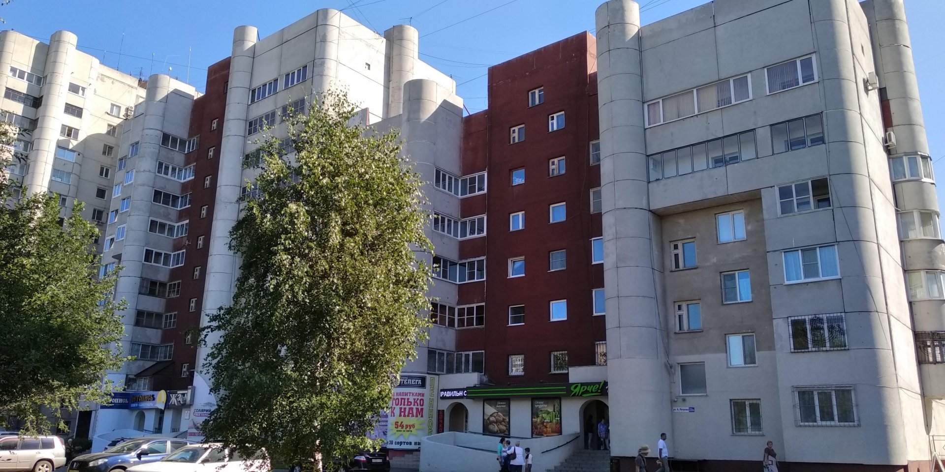 Трехэтажная 6-комнатная квартира продается в Барнауле