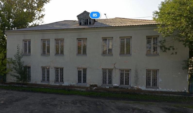 Двухэтажное здание с участком в Барнауле за бесценок продают на торгах