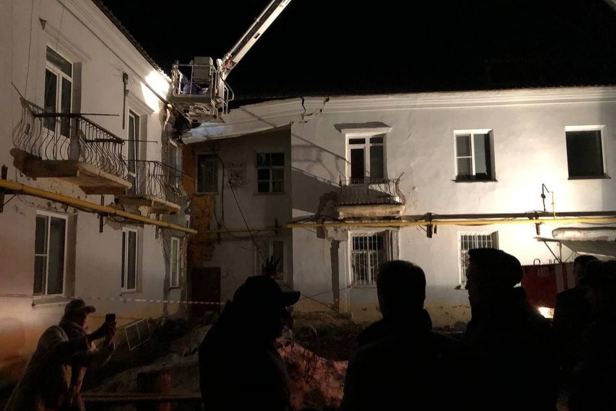 55 барнаульцев эвакуировали из дома, который вот-вот рухнет