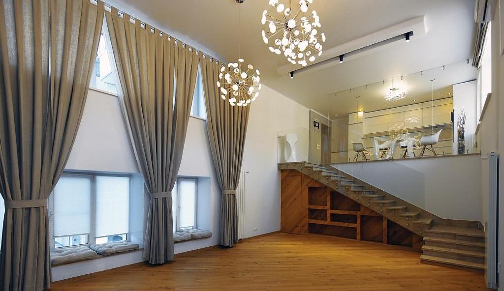 5-метровые потолки и стеклянные стены: необычную квартиру продают в Барнауле