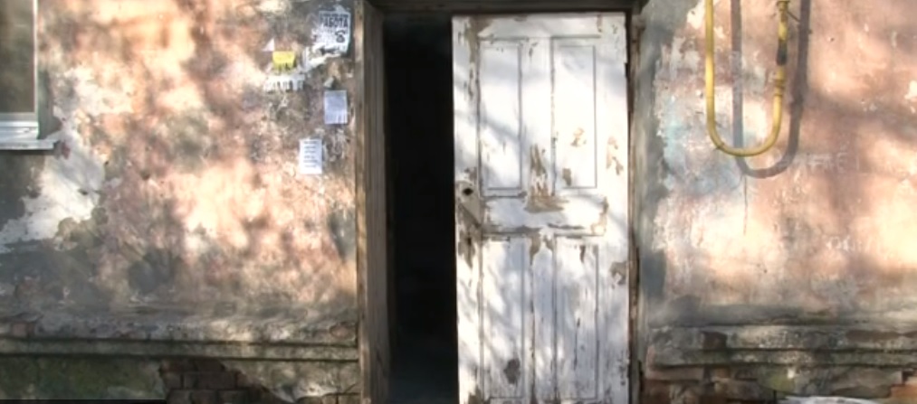 Ни сноса, ни ремонта: жильцы аварийного дома в Барнауле боятся обрушения