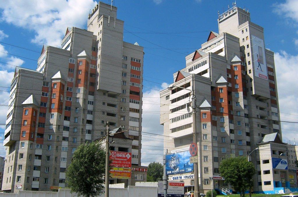 Какие здания уродуют Барнаул, по мнению горожан и архитекторов?