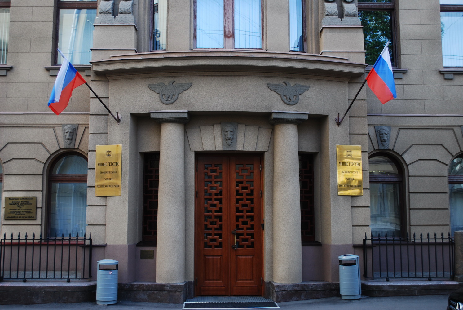 Структуры Ракшина не смогли купить здание минэкономики в центре Москвы