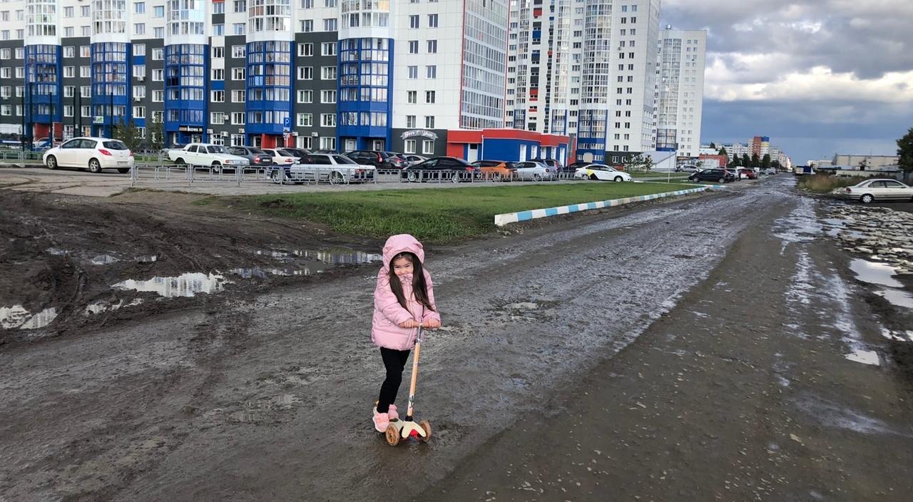 Новоселы высоток в Барнауле жалуются на отсутствие дорог и благоустройства