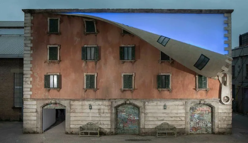 Здание с фасадом, "застегивающимся на молнию", появилось в Италии