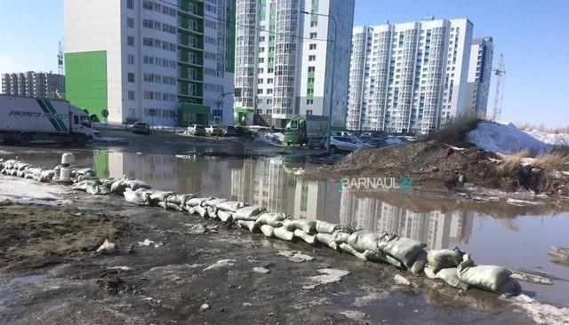 Барнаульские новостройки топит талыми водами